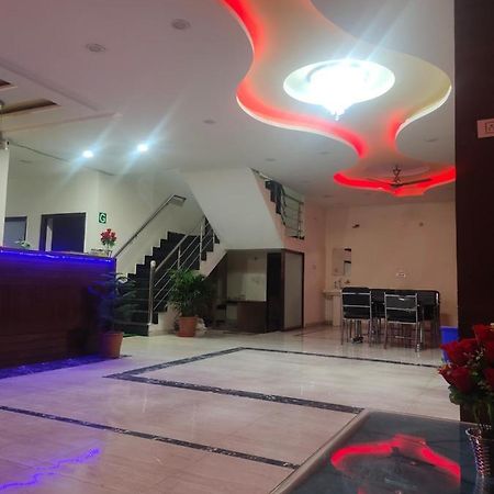 Hotel Kb Square Near Chandigarh Railway Station Kültér fotó