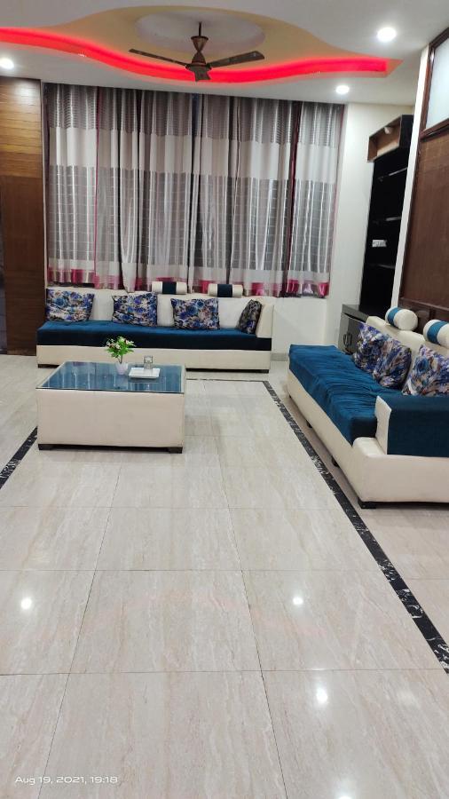 Hotel Kb Square Near Chandigarh Railway Station Kültér fotó