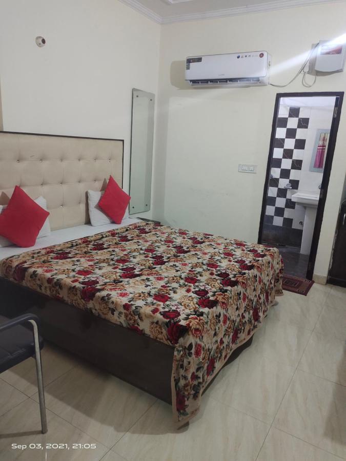 Hotel Kb Square Near Chandigarh Railway Station Kültér fotó
