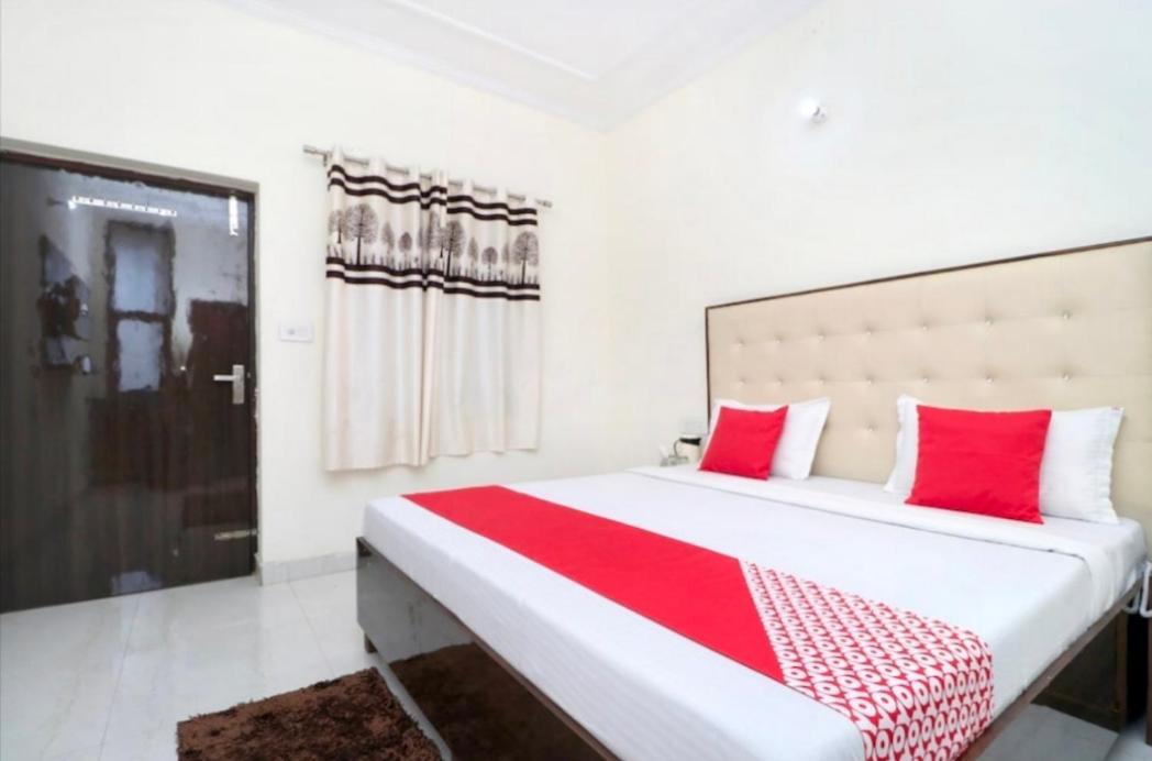Hotel Kb Square Near Chandigarh Railway Station Szoba fotó