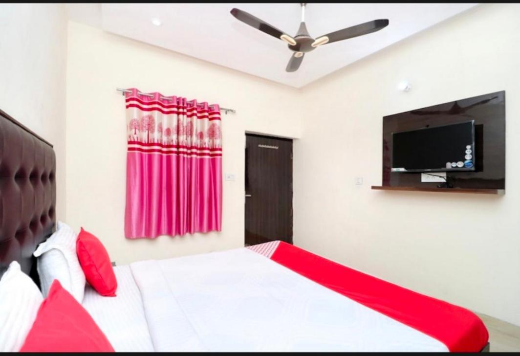Hotel Kb Square Near Chandigarh Railway Station Szoba fotó