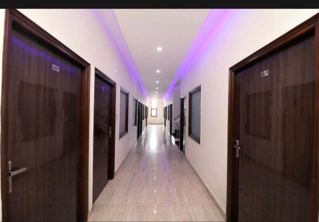 Hotel Kb Square Near Chandigarh Railway Station Kültér fotó
