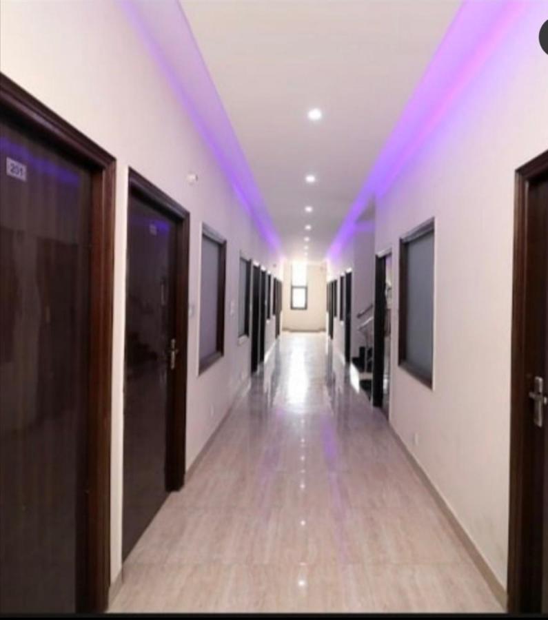 Hotel Kb Square Near Chandigarh Railway Station Szoba fotó