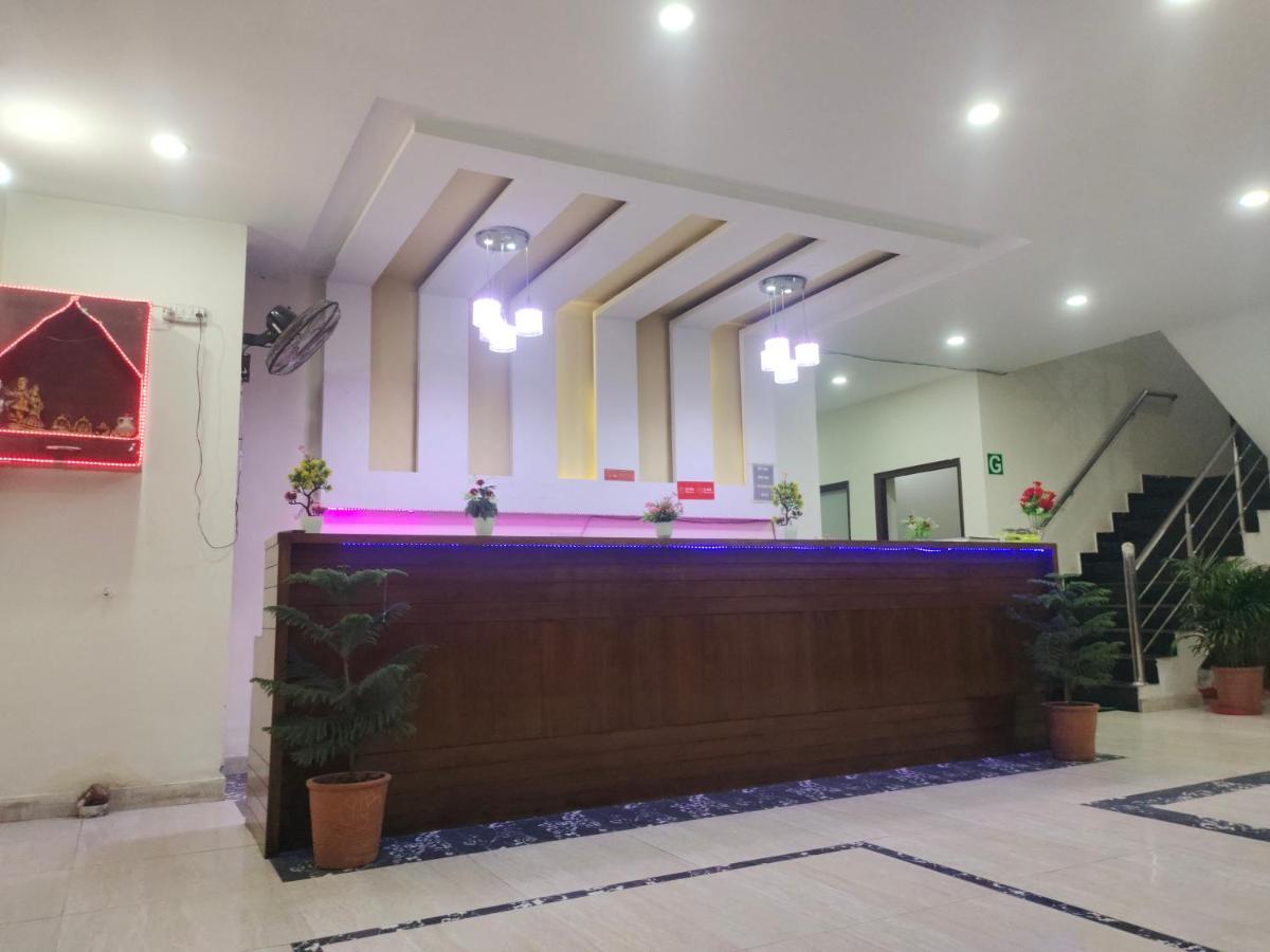 Hotel Kb Square Near Chandigarh Railway Station Kültér fotó