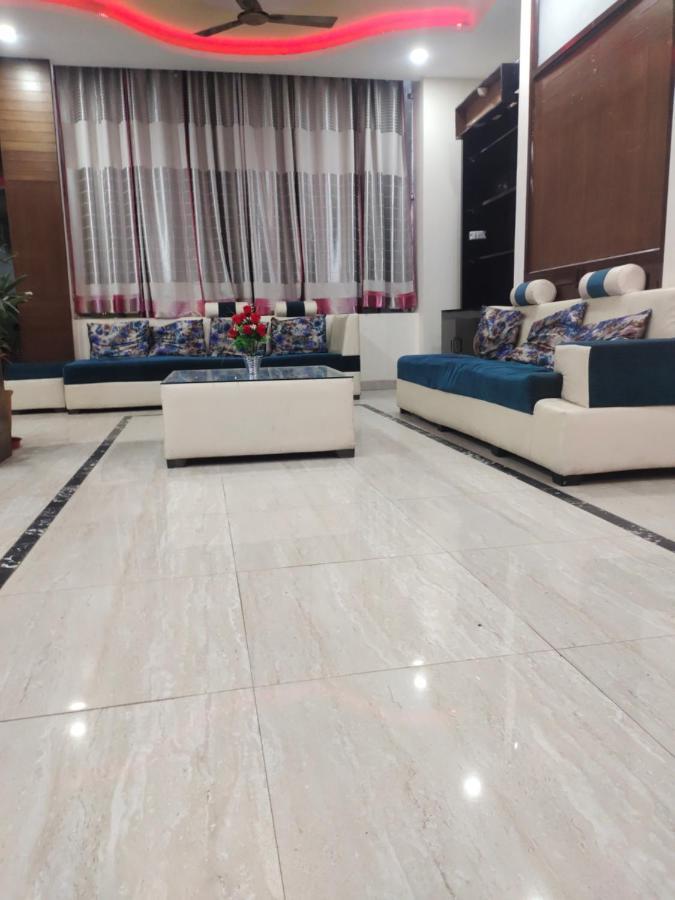 Hotel Kb Square Near Chandigarh Railway Station Kültér fotó