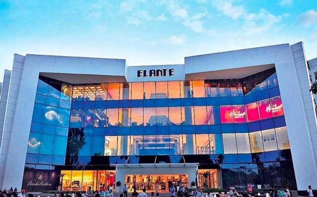 Hotel Kb Square Near Chandigarh Railway Station Kültér fotó