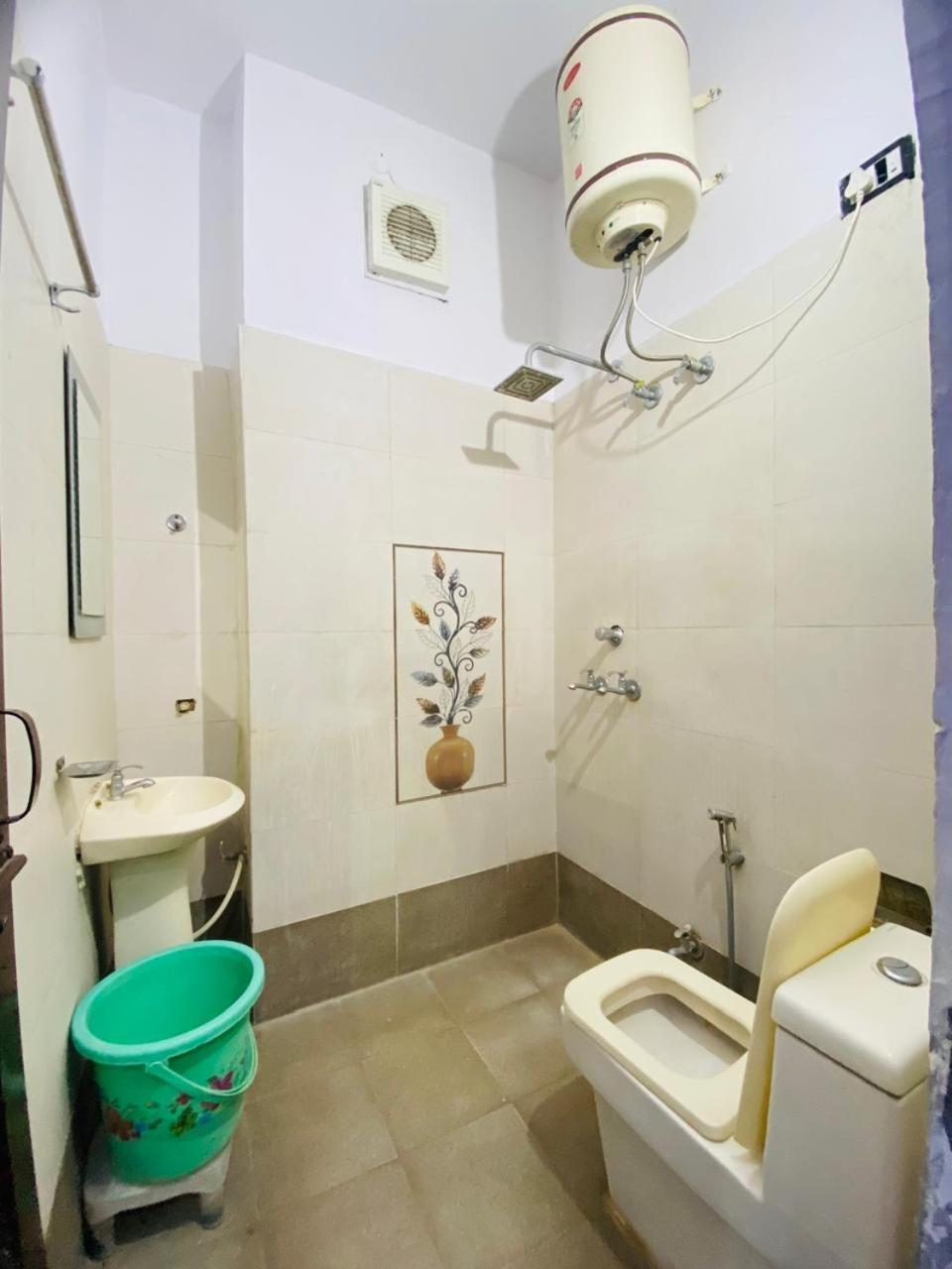 Hotel Kb Square Near Chandigarh Railway Station Kültér fotó