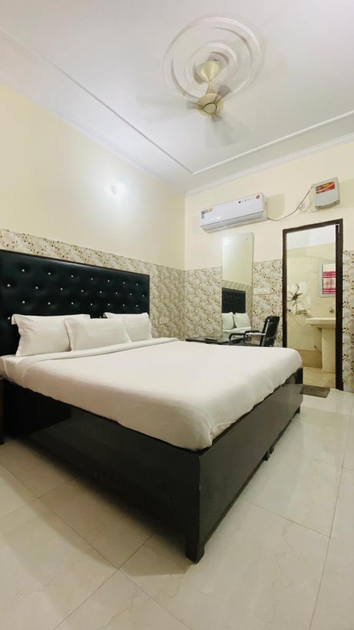 Hotel Kb Square Near Chandigarh Railway Station Kültér fotó
