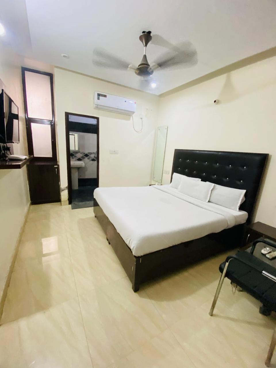 Hotel Kb Square Near Chandigarh Railway Station Kültér fotó
