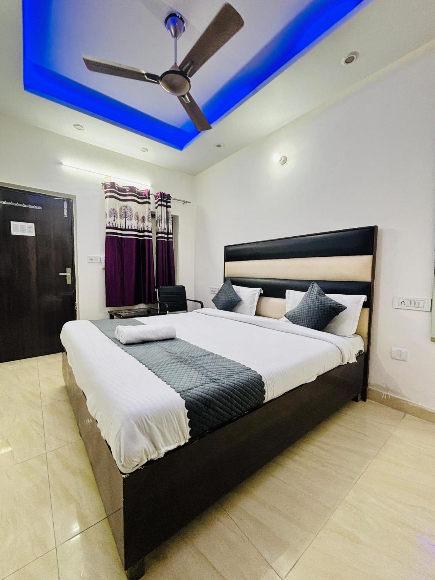 Hotel Kb Square Near Chandigarh Railway Station Szoba fotó