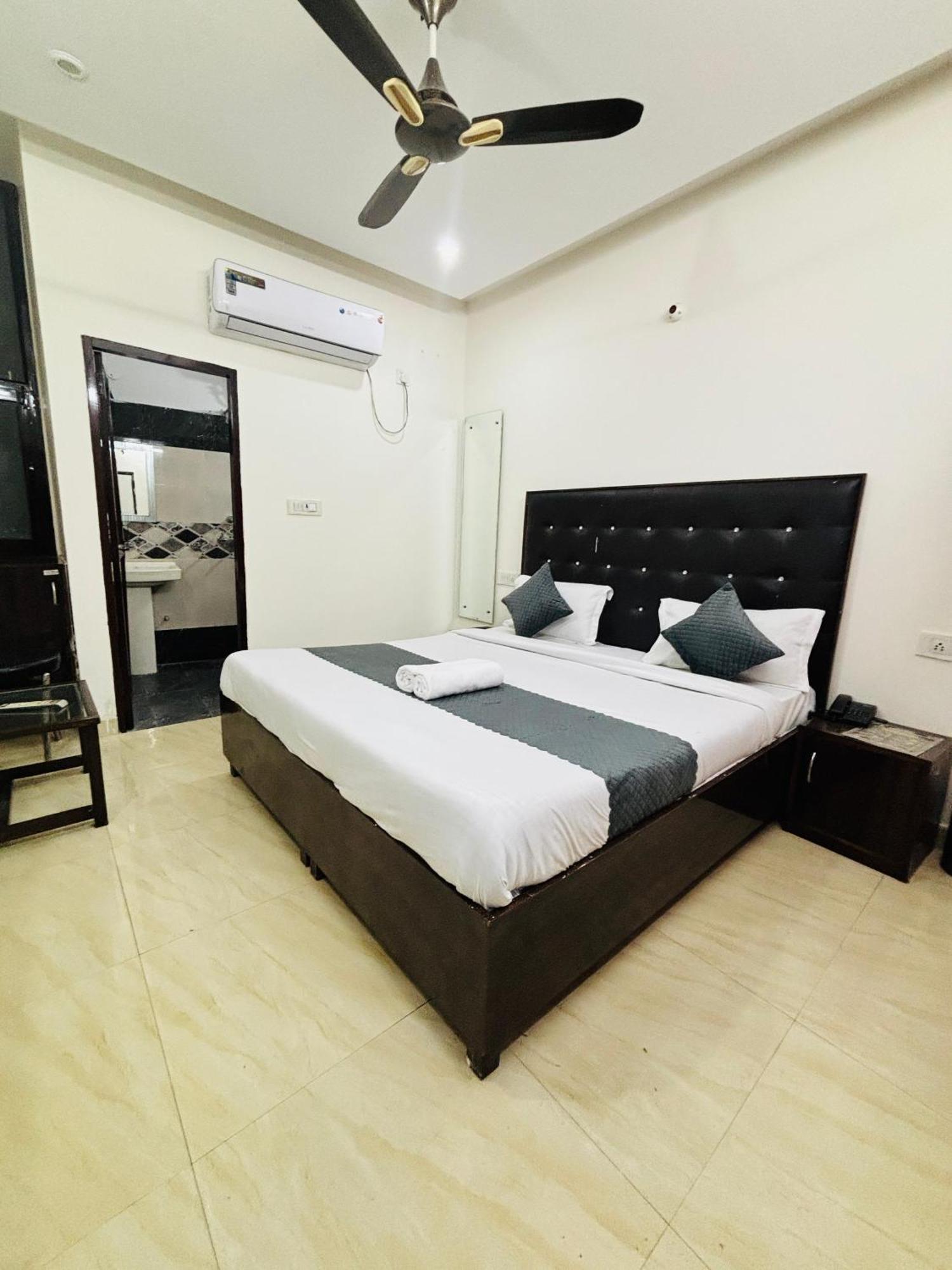 Hotel Kb Square Near Chandigarh Railway Station Kültér fotó