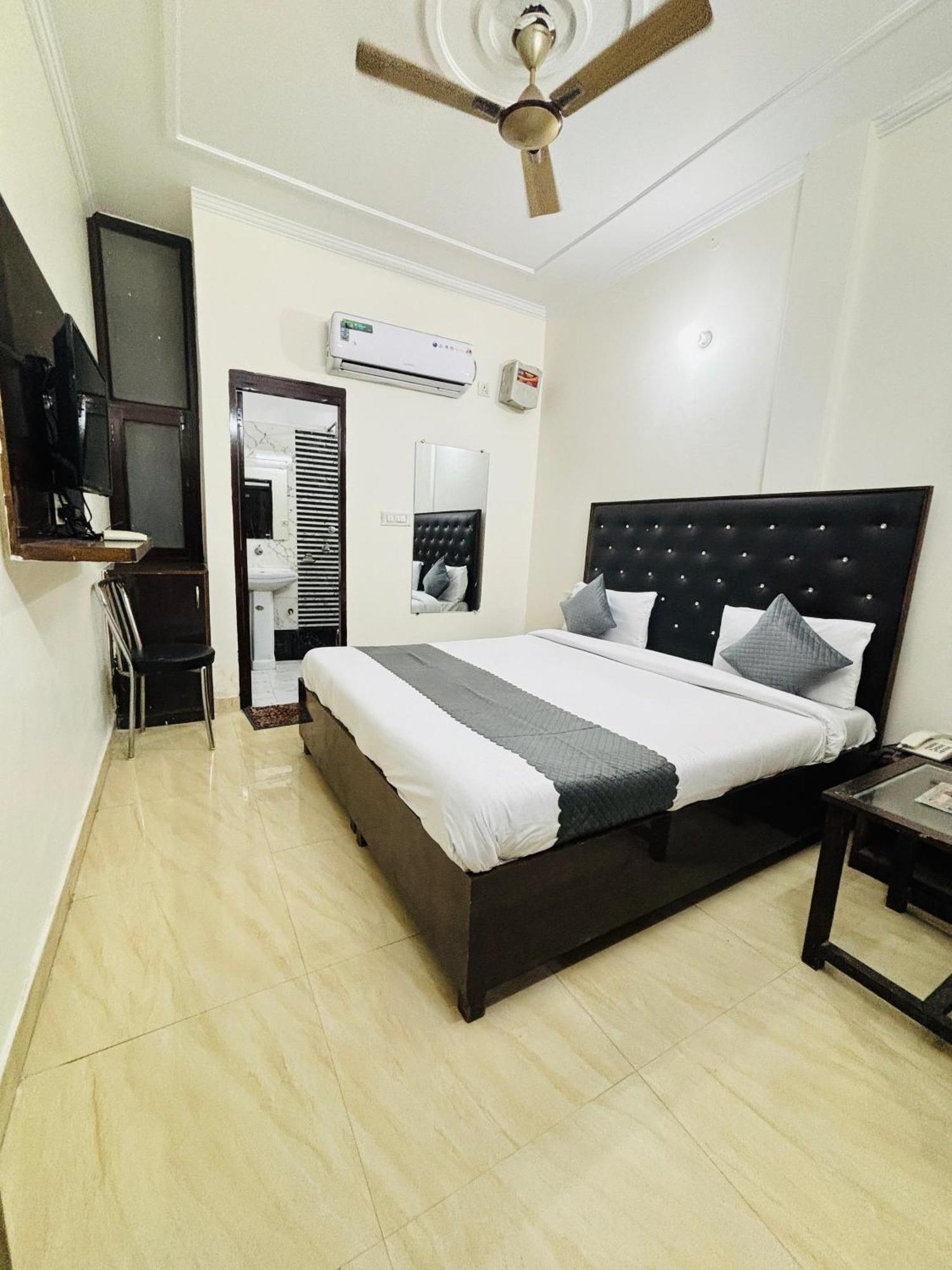 Hotel Kb Square Near Chandigarh Railway Station Szoba fotó